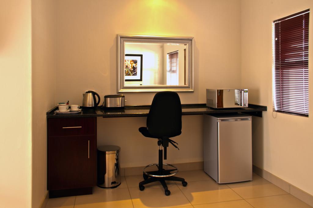 Presidensie Guest Rooms Почефструм Экстерьер фото