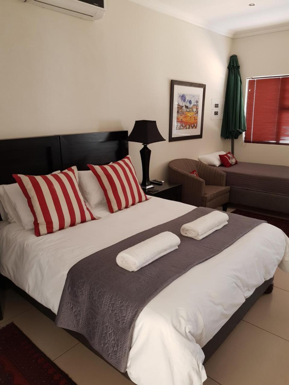 Presidensie Guest Rooms Почефструм Экстерьер фото
